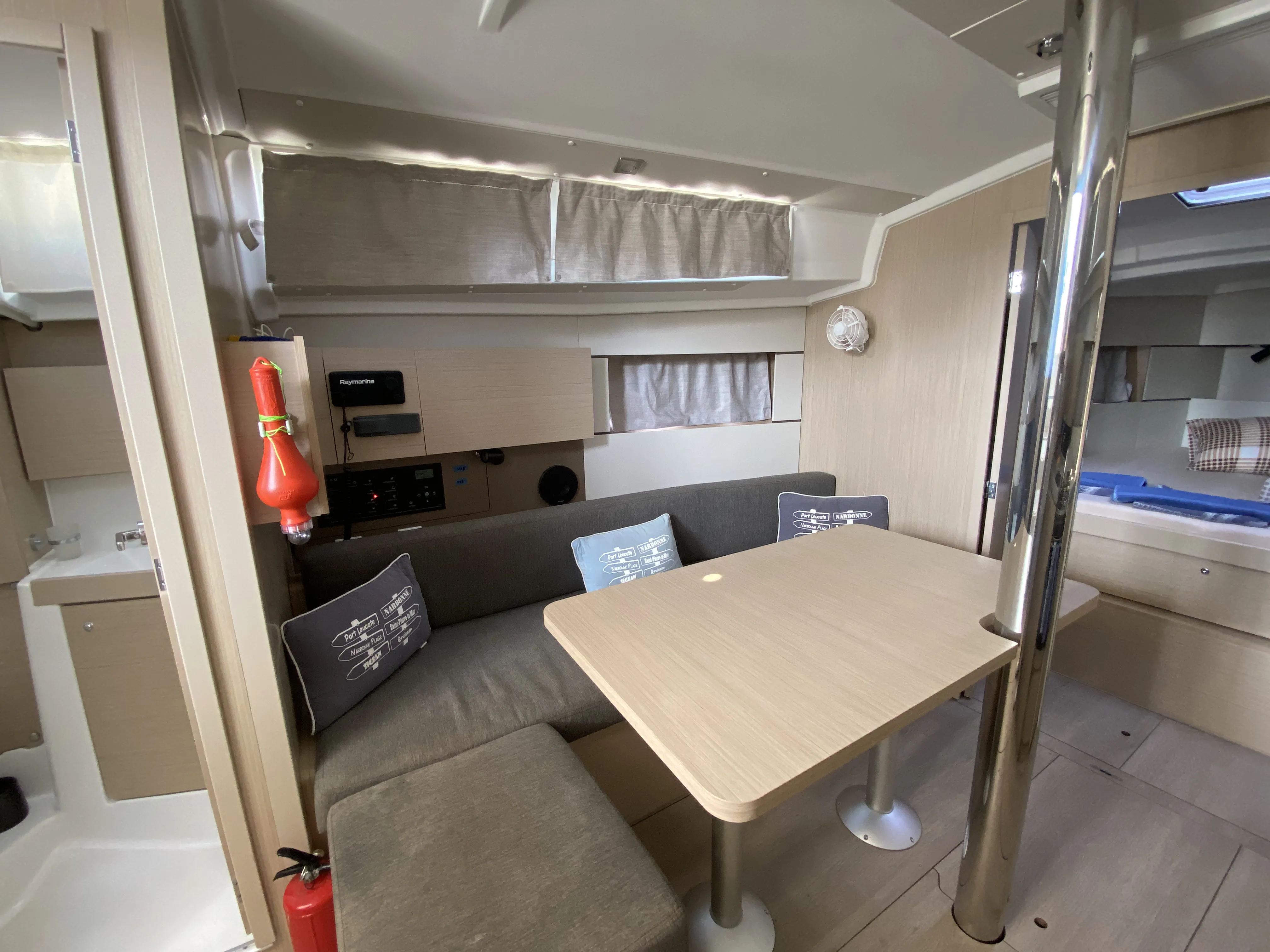 Oceanis 38.1 Helena — фотография яхты 4
