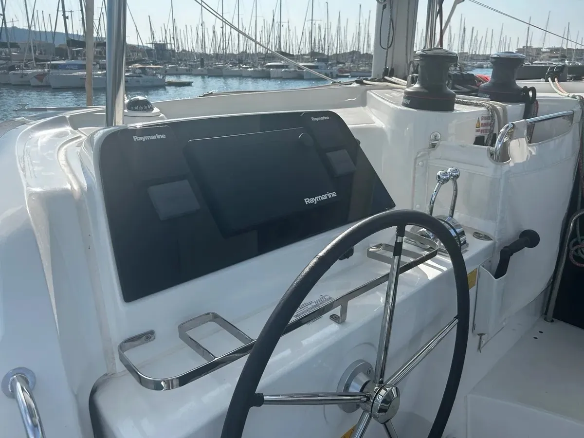 Lagoon 42 Marebella (Pax 12) — фотография яхты 24