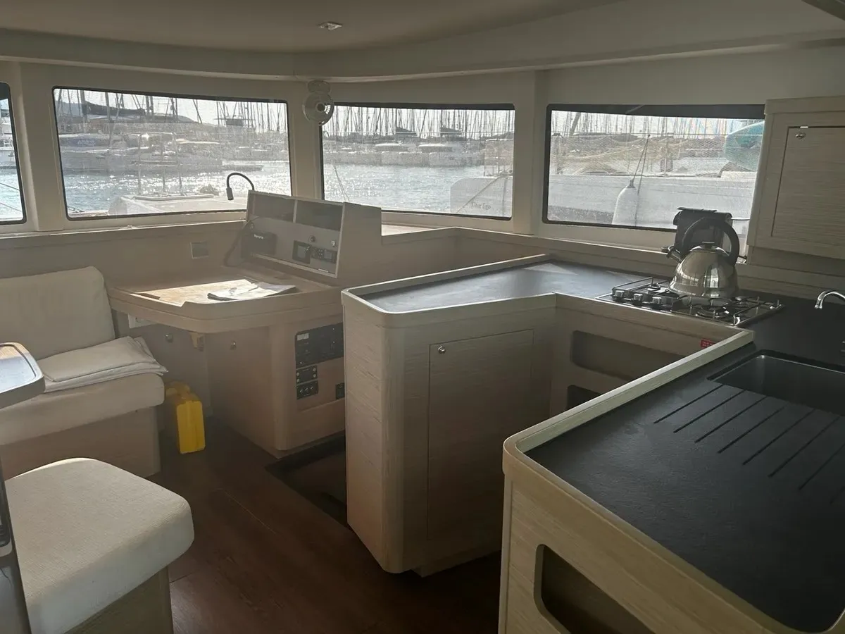 Lagoon 42 Marebella (Pax 12) — фотография яхты 11