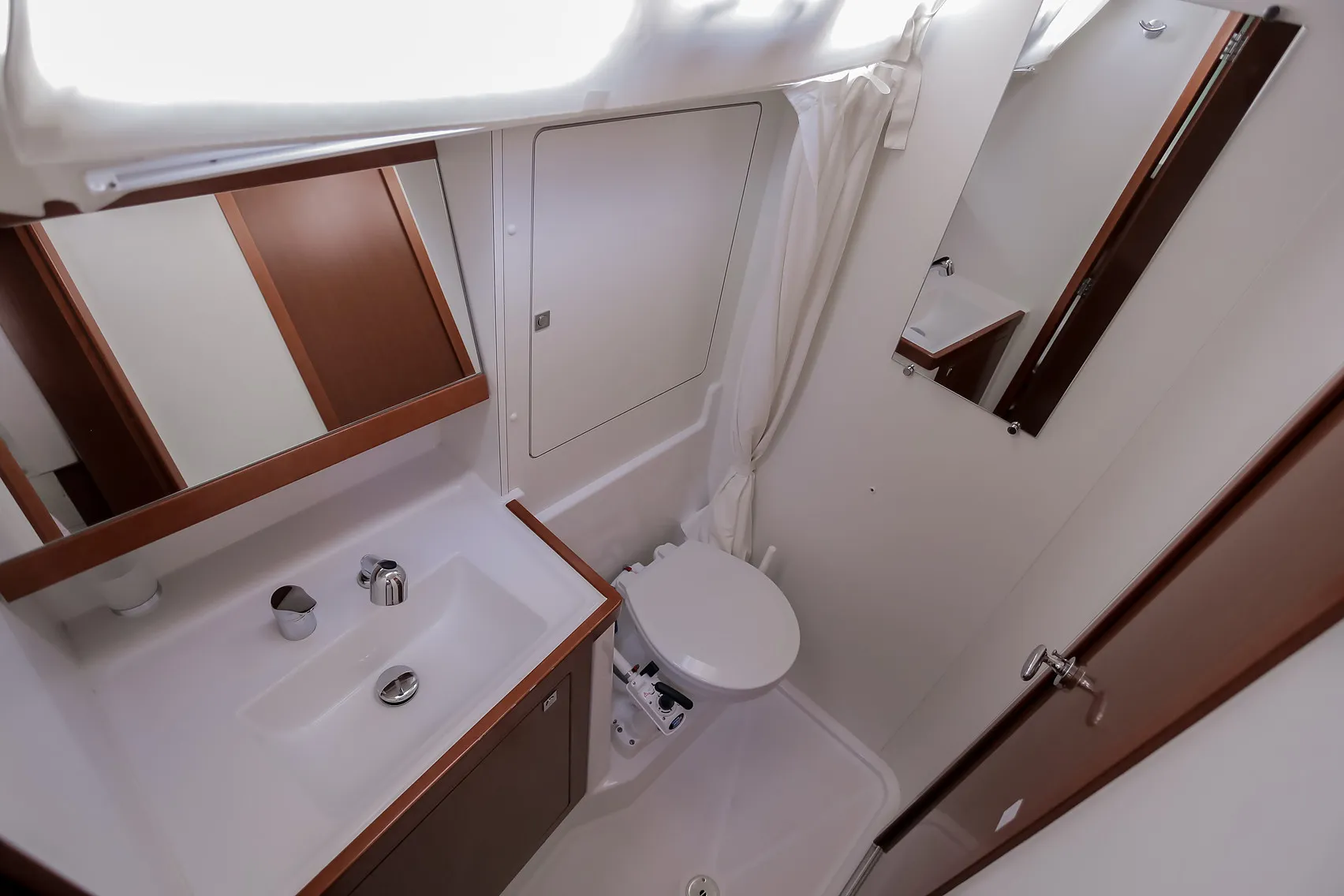 Oceanis 48 Nabucco: Aft cabin #2 (Cabin charter - 2 pax) Fully Crewed, ALL EXPENSES — jahifoto 4