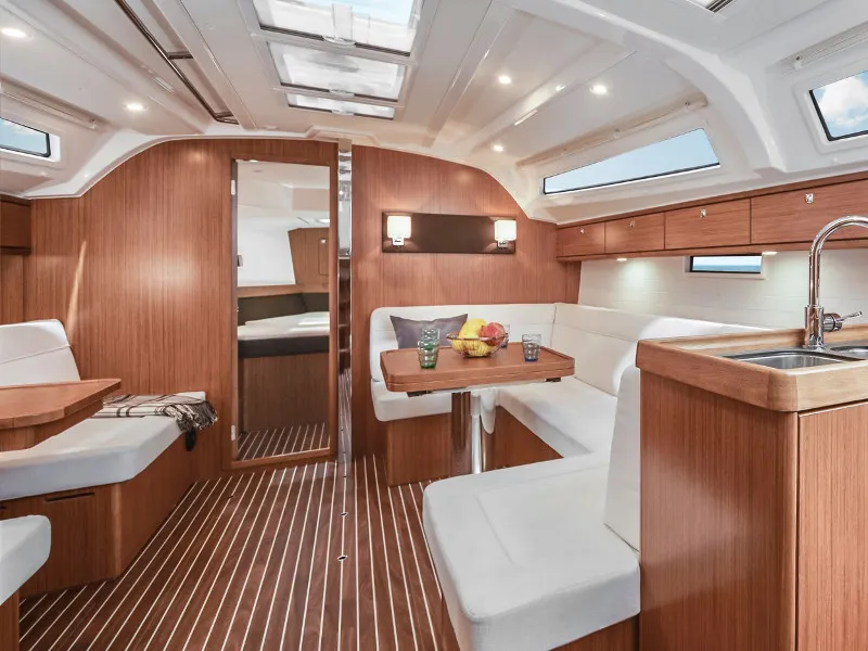 Bavaria Cruiser 41 Luna II — jahtikuva 2