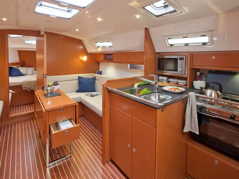 Bavaria Cruiser 36 Kathy Cool — фотография яхты 4