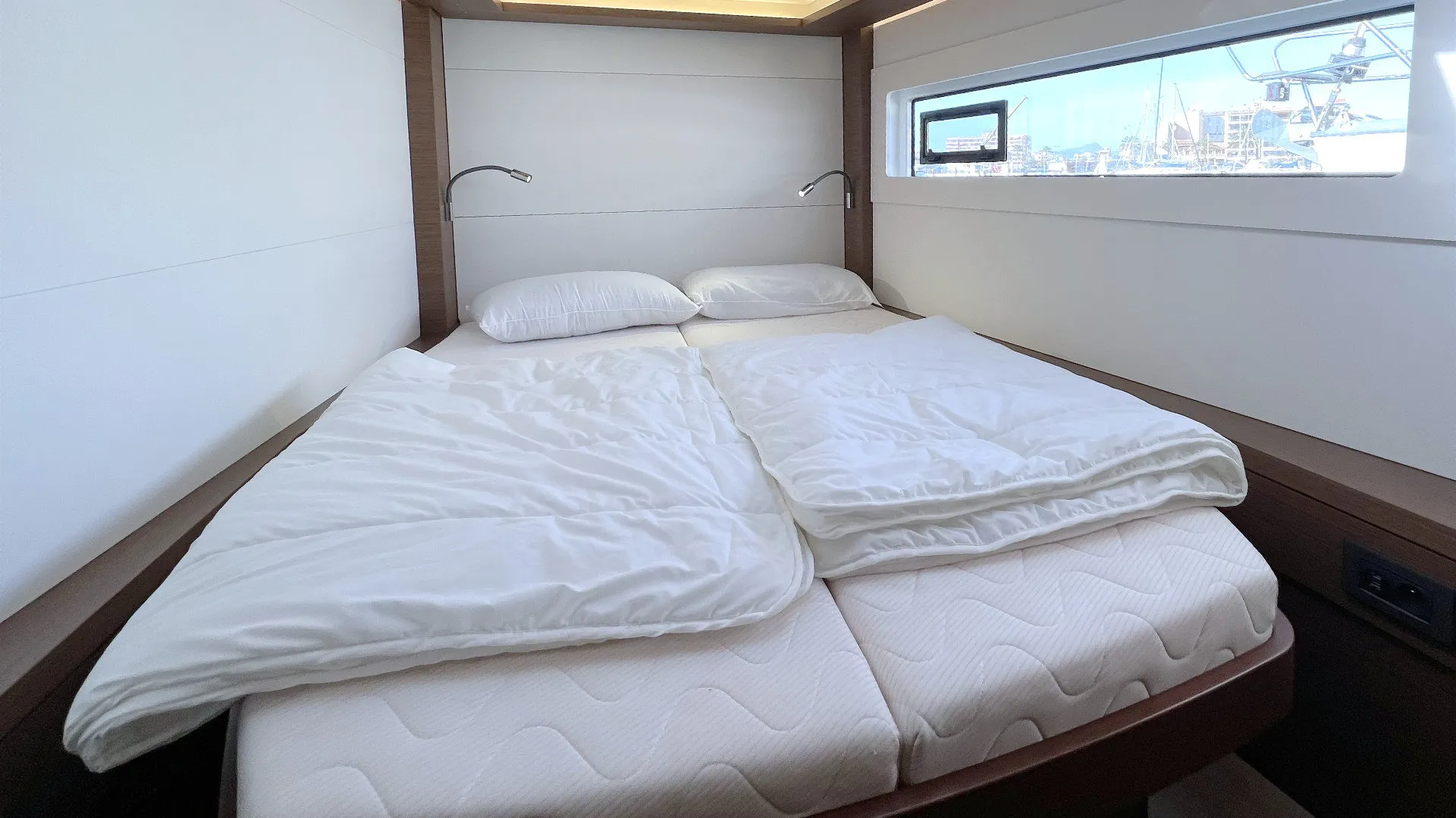 Lagoon 46 Voyager — yacht photo 2