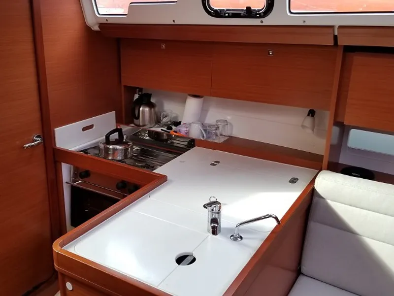 Dufour 350 Grand Large Friday — foto dello yacht n. 6