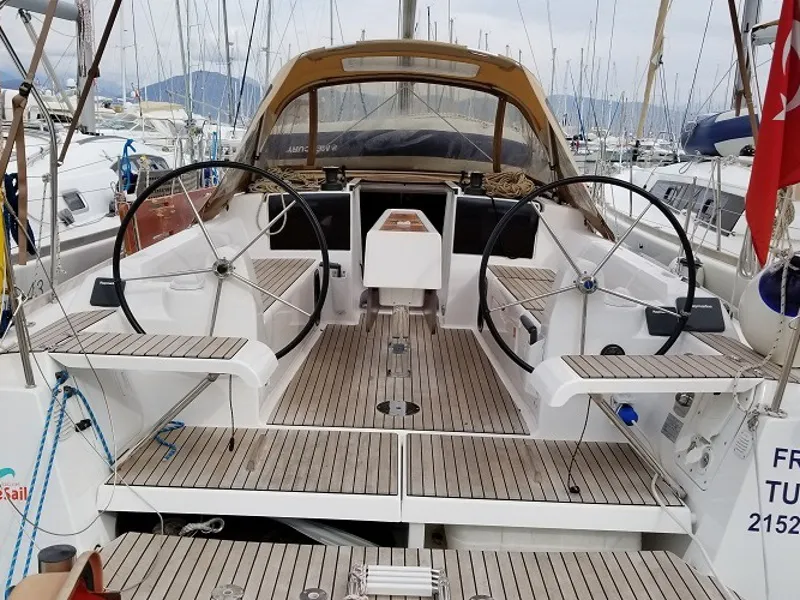 Dufour 350 Grand Large Friday — foto dello yacht n. 9