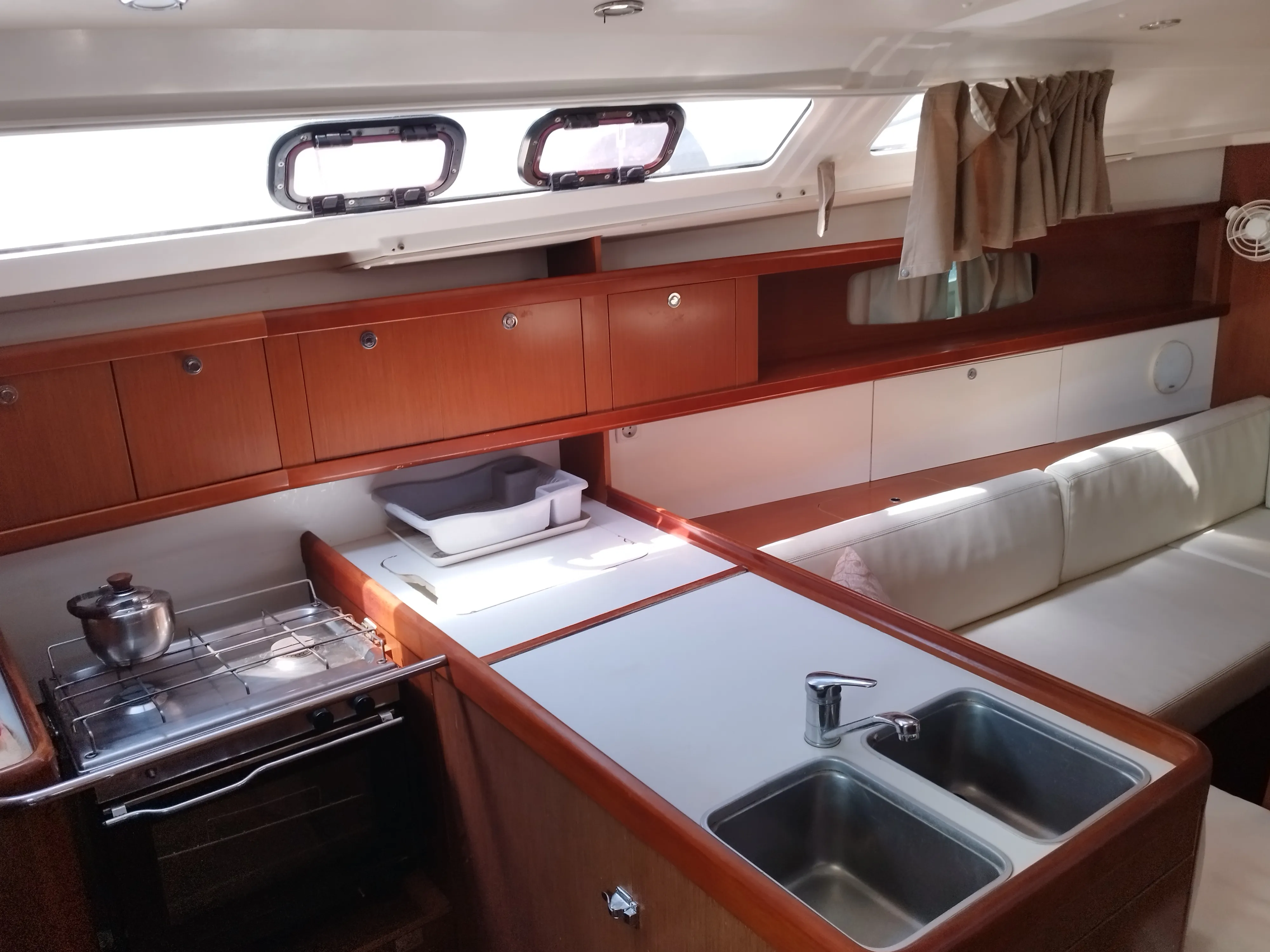 Oceanis 37 MINA "Sails 2025" — foto dello yacht n. 3