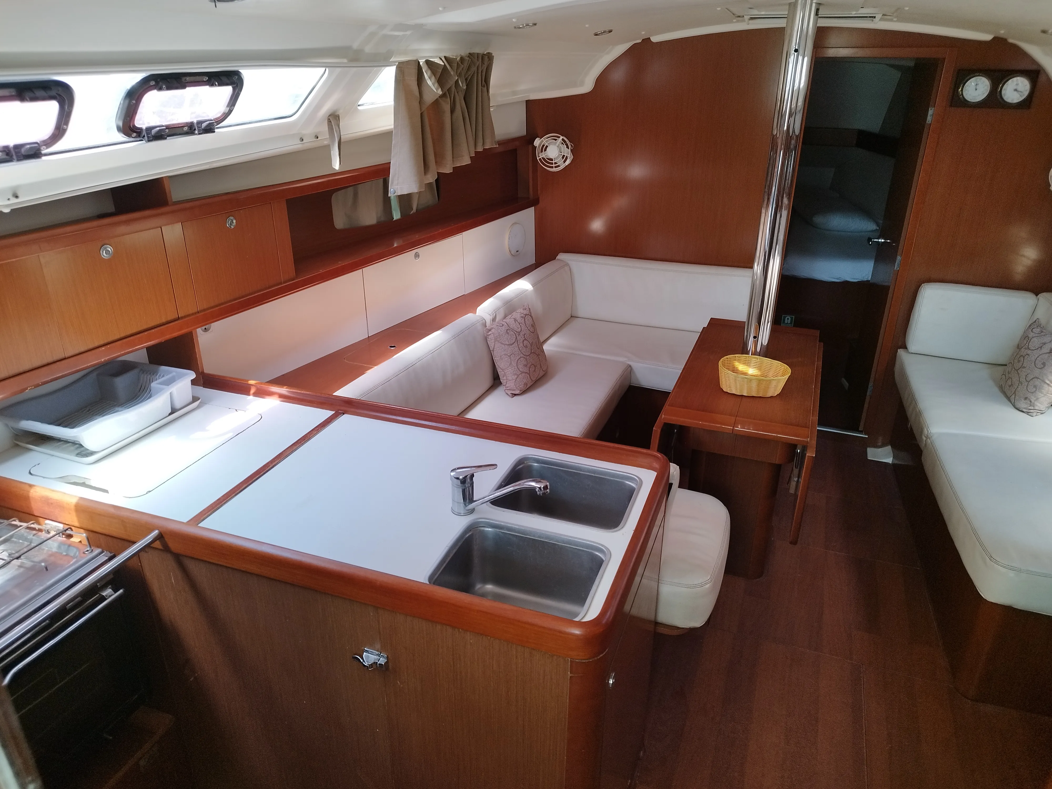 Oceanis 37 MINA "Sails 2025" — foto dello yacht n. 2