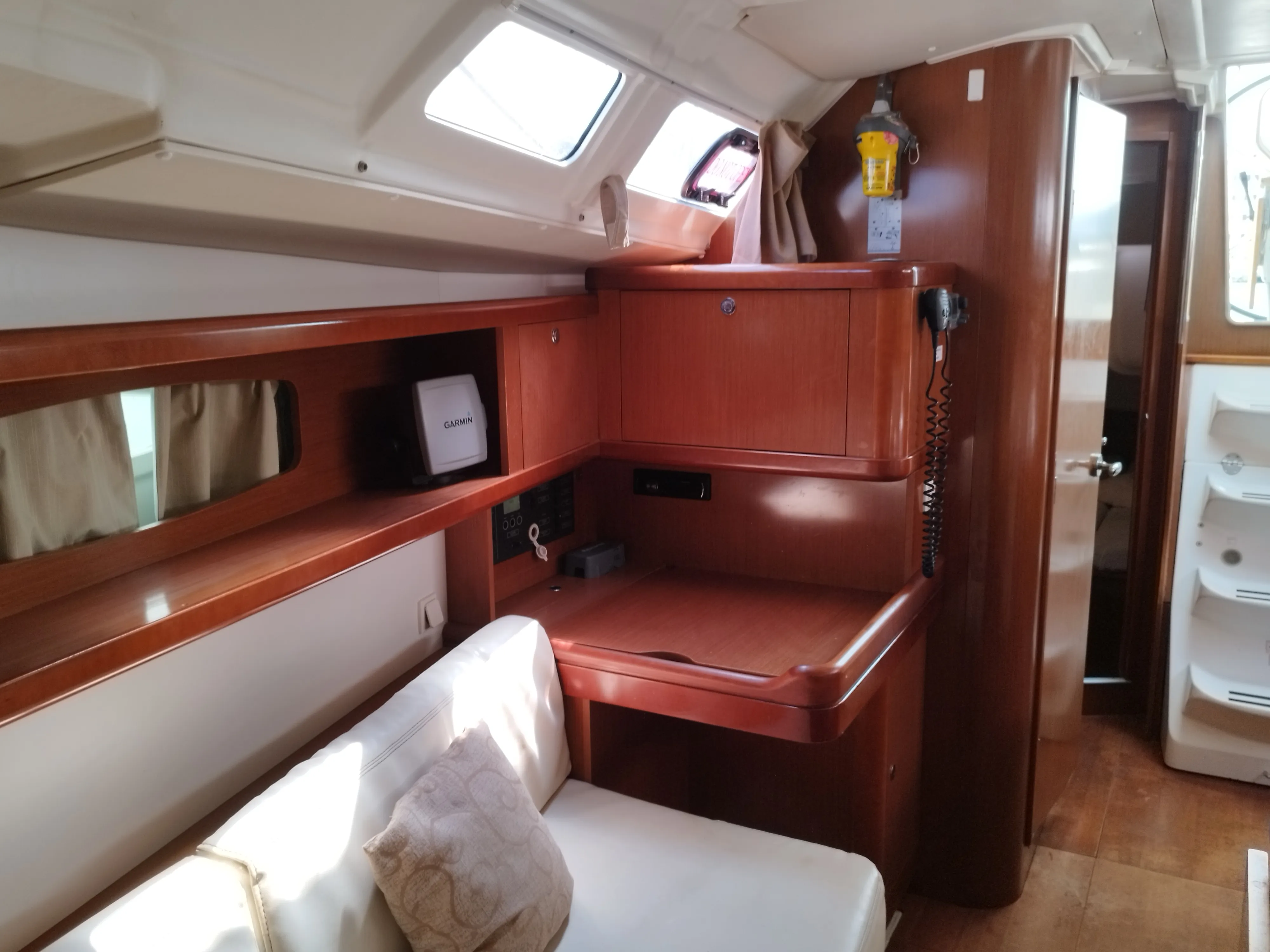 Oceanis 37 MINA "Sails 2025" — foto dello yacht n. 4