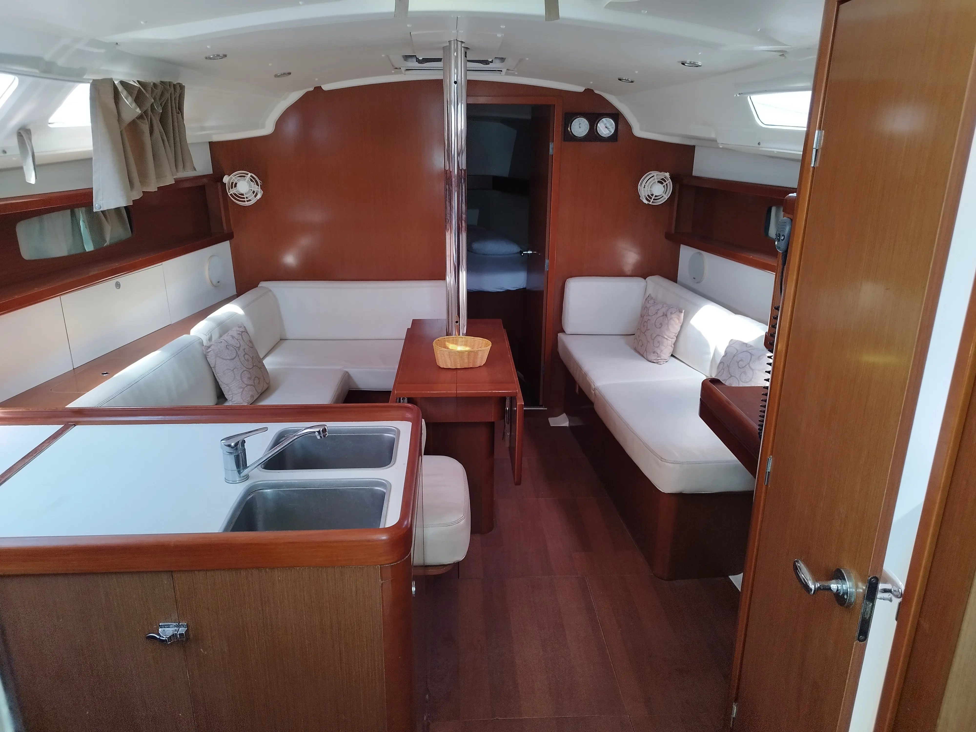 Oceanis 37 MINA "Sails 2025" — foto dello yacht n. 17