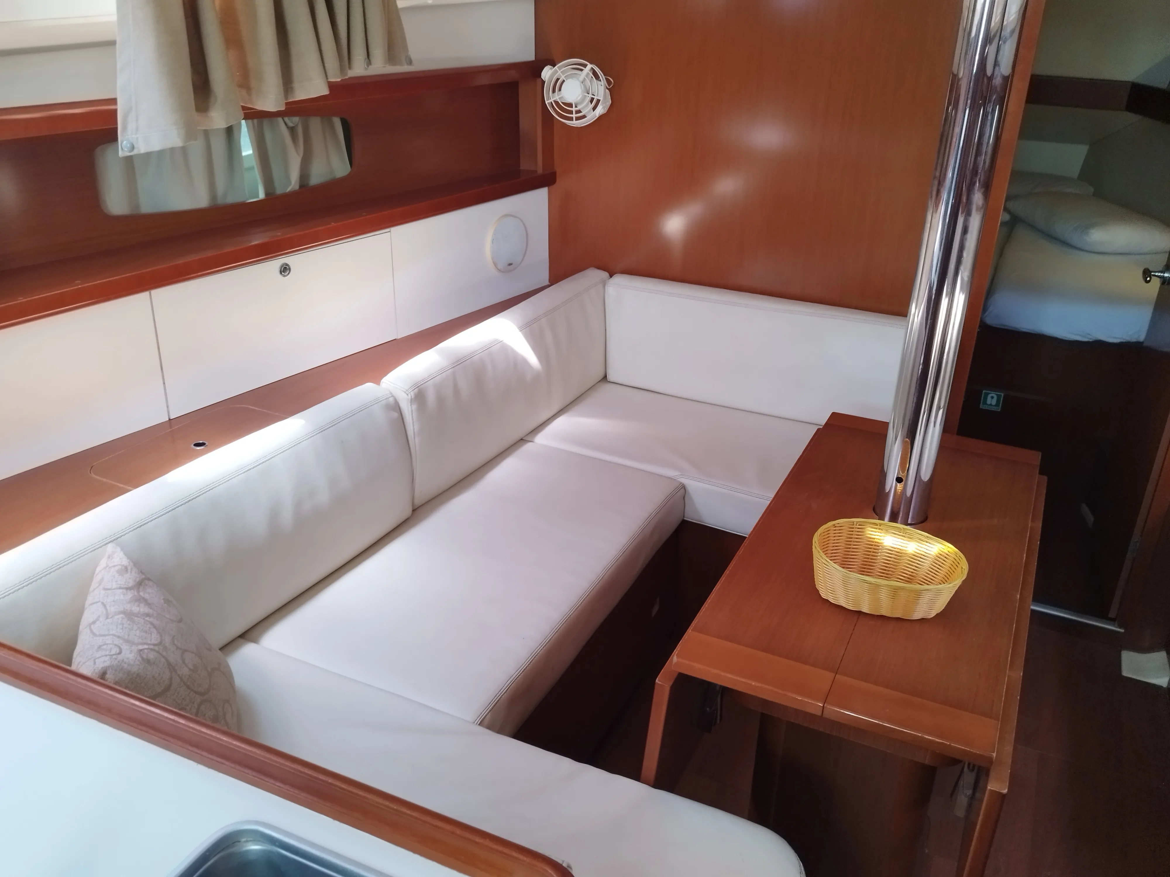 Oceanis 37 MINA "Sails 2025" — foto dello yacht n. 9