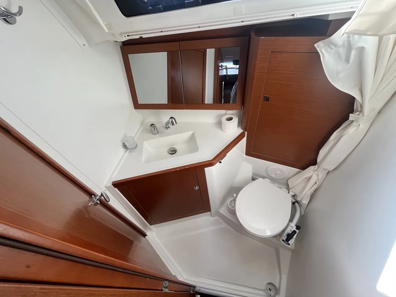 Oceanis 45 VESNA — foto dello yacht n. 14
