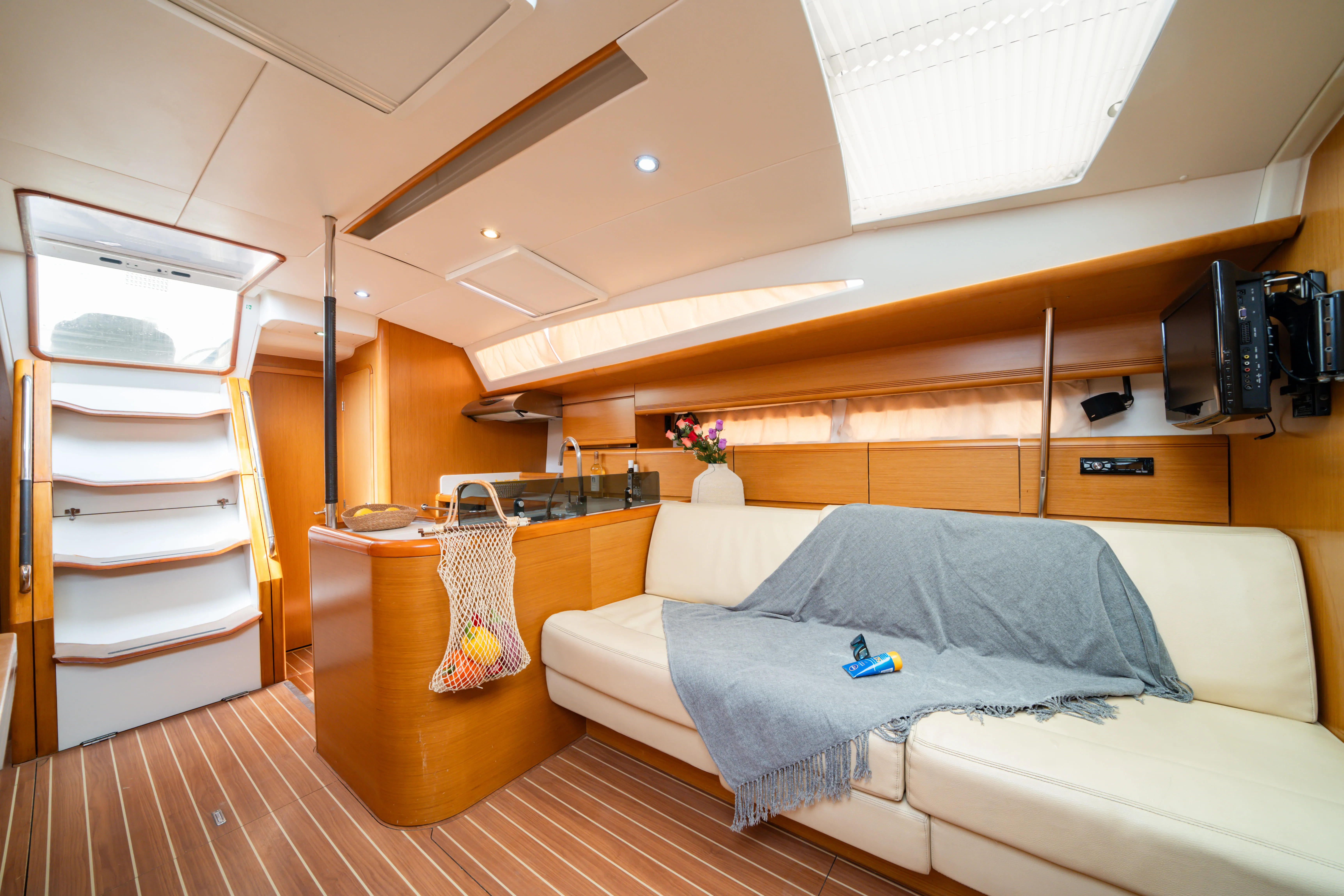 Jeanneau 53 REGINA V — yacht photo 2