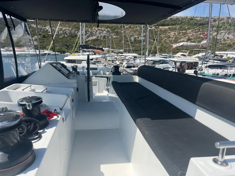 Lagoon 450 Fly CARIAMA (air condition, generator, water maker, flybridge) — foto dello yacht n. 11