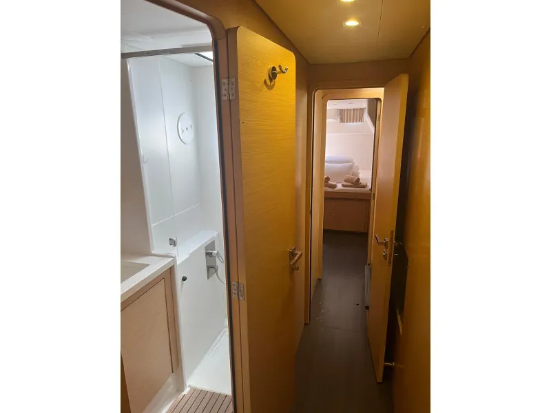 Lagoon 450 Fly CARIAMA (air condition, generator, water maker, flybridge) — foto dello yacht n. 14