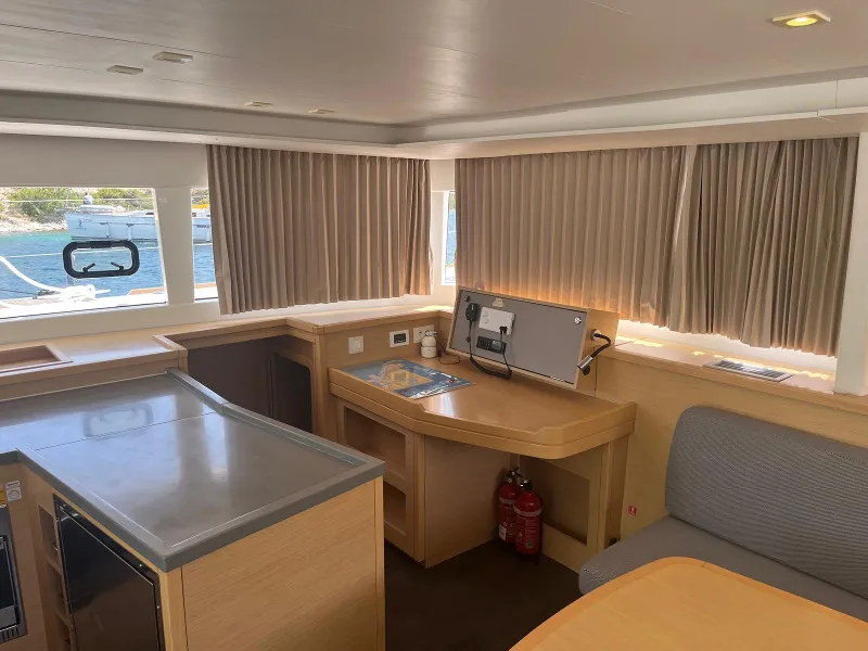 Lagoon 450 Fly CARIAMA (air condition, generator, water maker, flybridge) — foto dello yacht n. 5