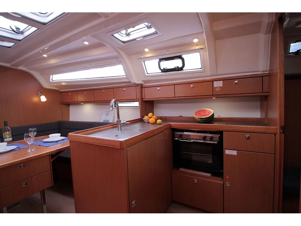 Bavaria Cruiser 37 Black Pearl — jachtfoto 2