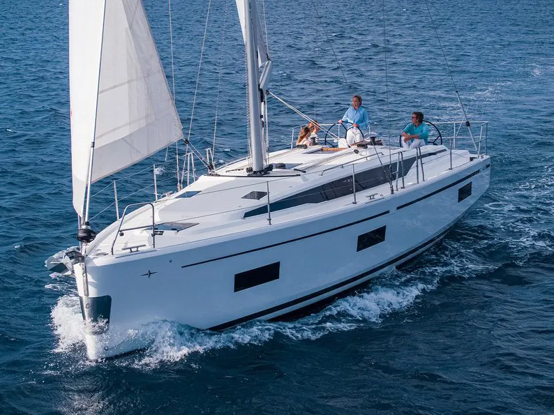 Bavaria Yachtbau Bavaria C42 Blackberry — фотография яхты 1