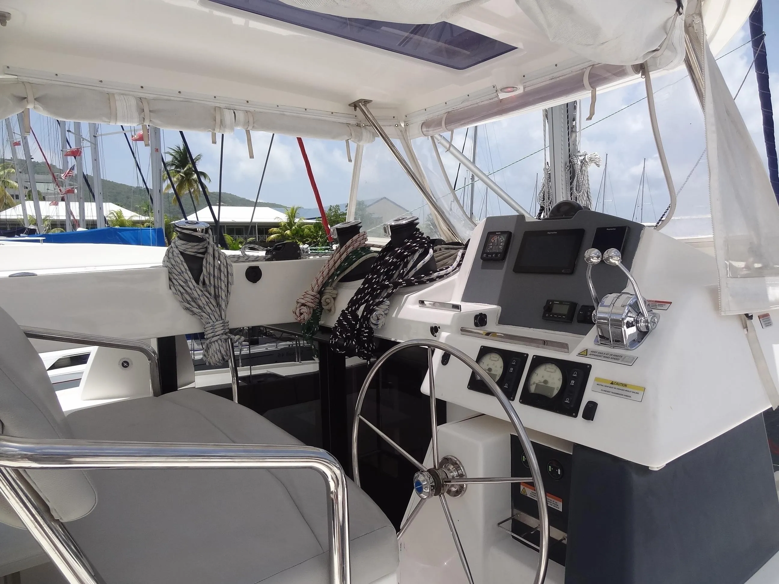 Moorings 5000 Good Vibrations — fotografia jachty 16
