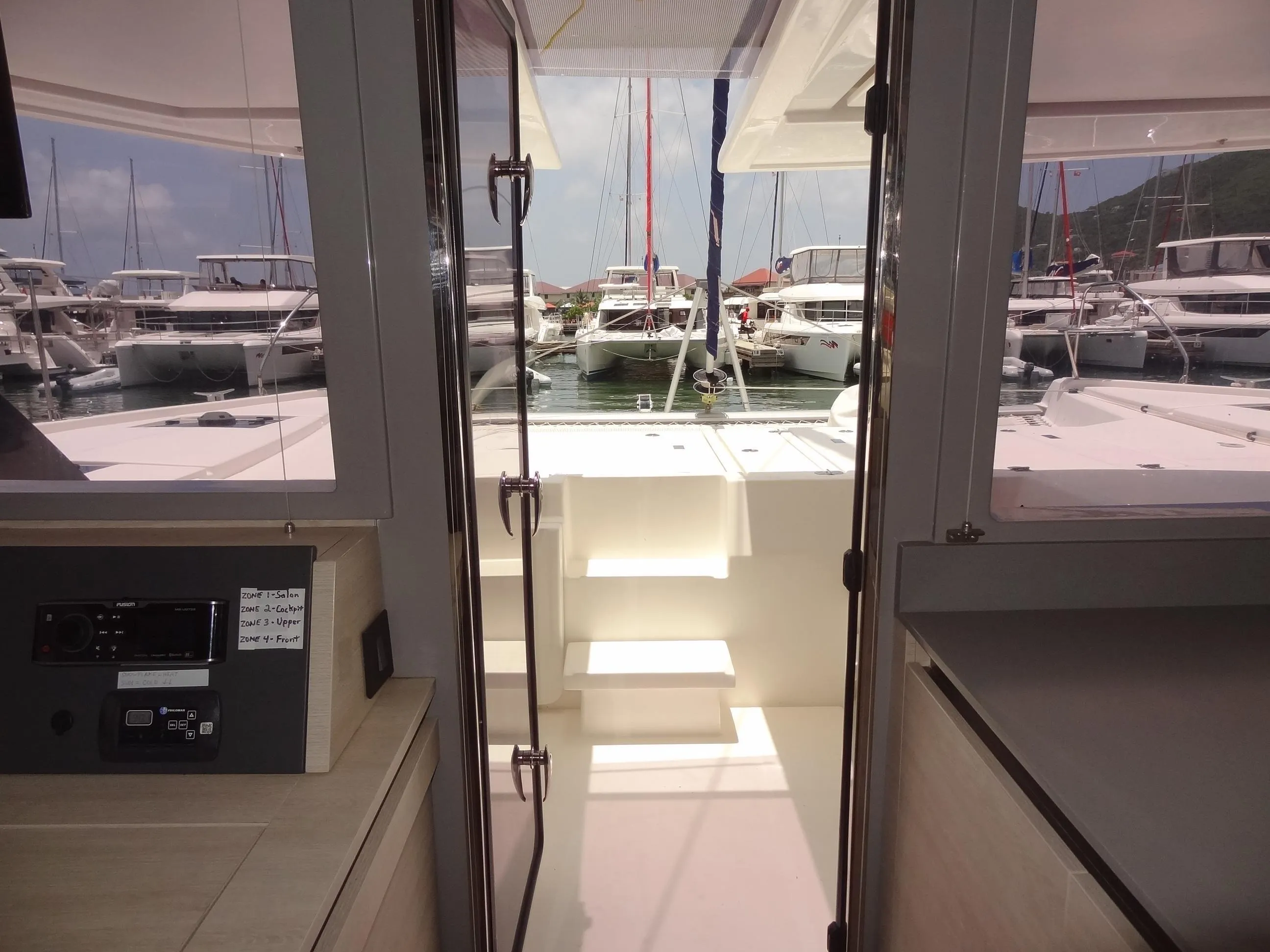 Moorings 5000 Good Vibrations — fotografia jachty 31