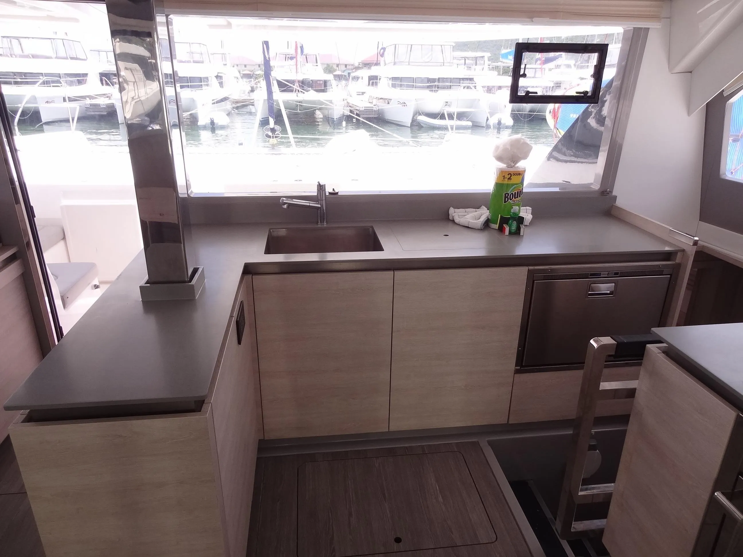 Moorings 5000 Good Vibrations — fotografia jachty 15