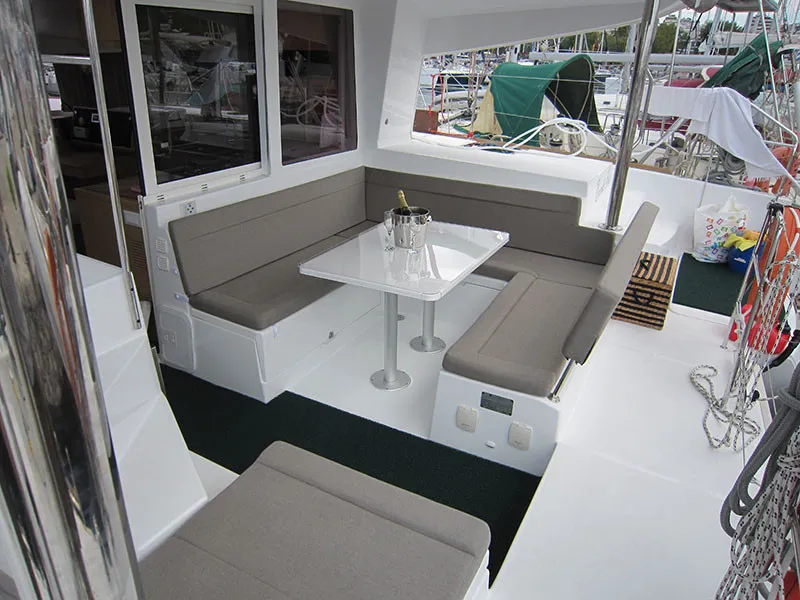 Lagoon 400 S2 Emerald Seas — фотография яхты 3