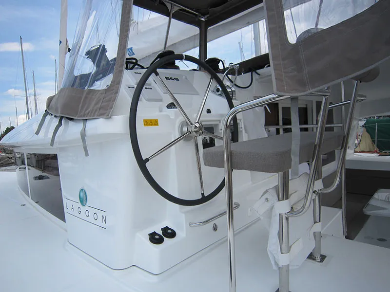 Lagoon 400 S2 Emerald Seas — фотография яхты 2