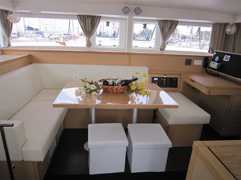 Lagoon 400 S2 Emerald Seas — фотография яхты 6