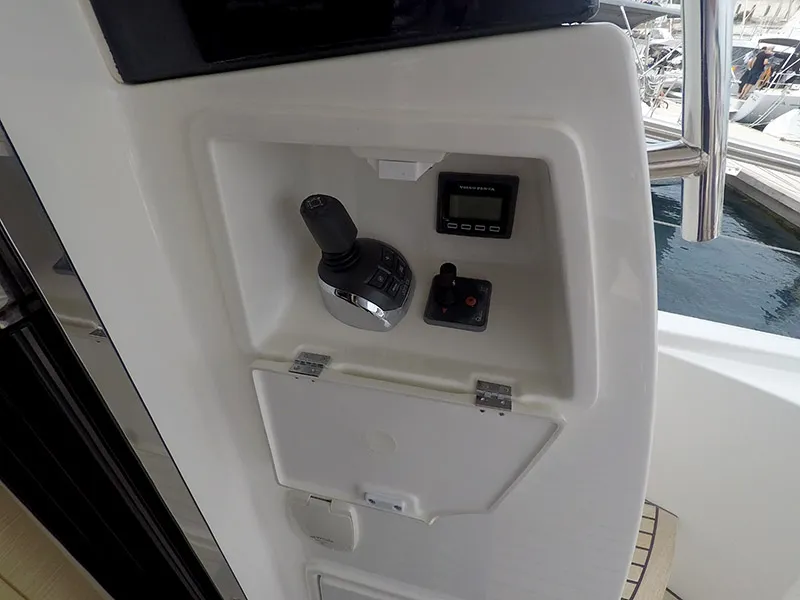 Prestige 500 Serendipity I — yacht photo 30