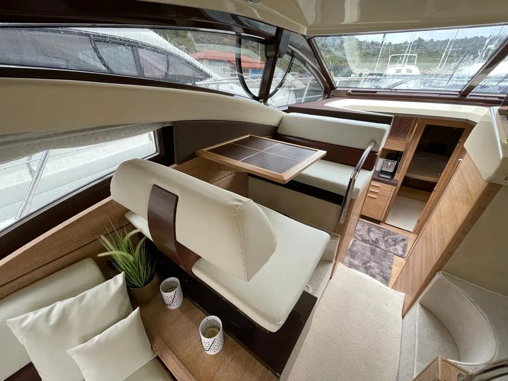 Azimut 47 Kecalu — jahtikuva 2