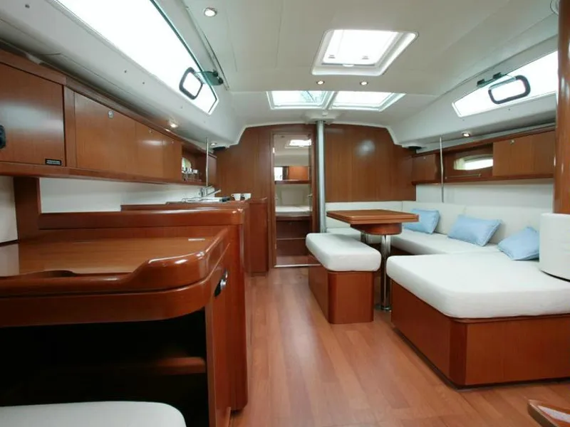 Oceanis 40 Zezo — jahtikuva 2