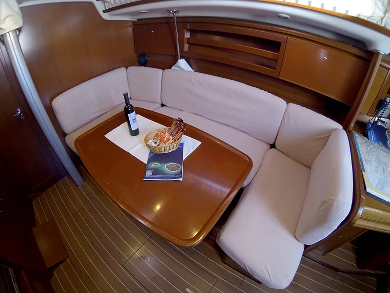 Grand Soleil 37 Sportski Vuk — yacht photo 5