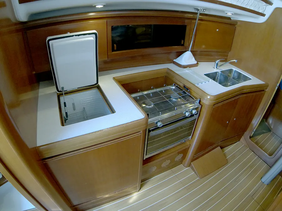 Grand Soleil 37 Sportski Vuk — yacht photo 4