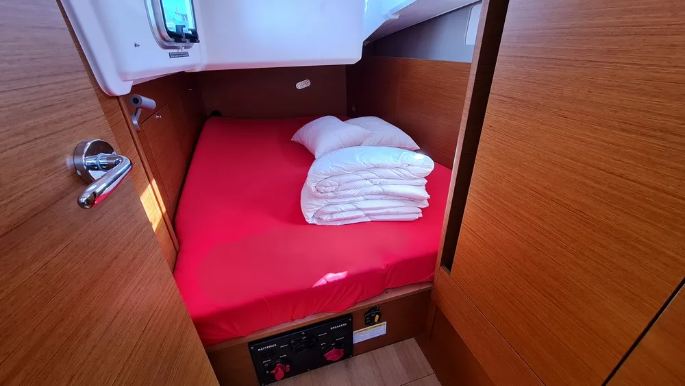 Sun Odyssey 410 Rosso Bianco — yacht photo 2