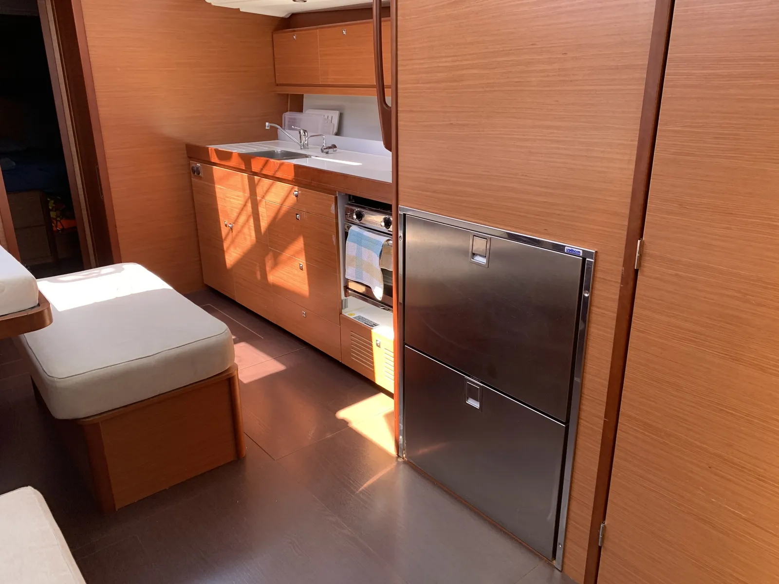 Dufour 460 Grand Large Fish N`Chips — фотография яхты 4