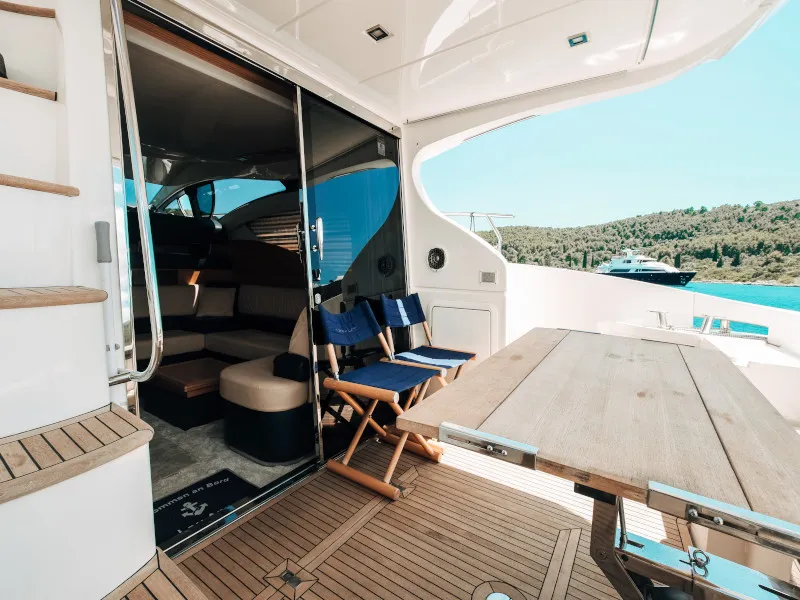 Azimut 43 Fly Lou Ann — yacht photo 2