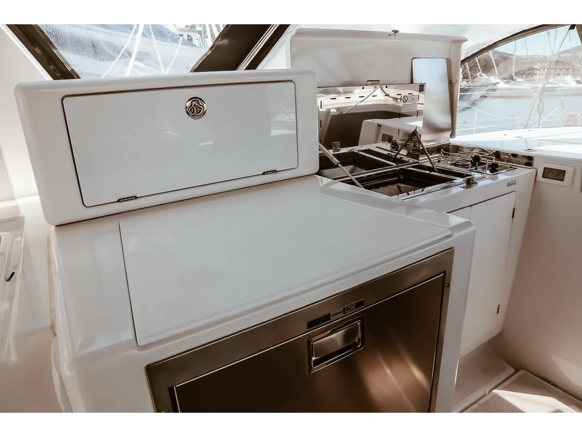 Sun Loft 47 Chandra — Yachtfoto 4