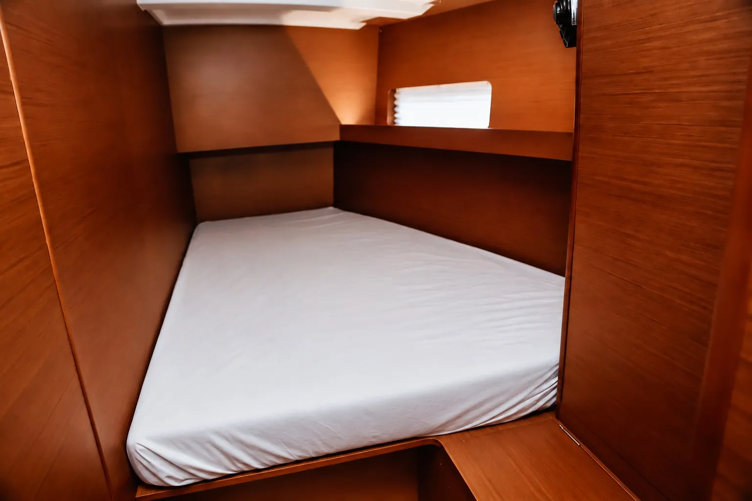Sun Loft 47 Chandra — Yachtfoto 6