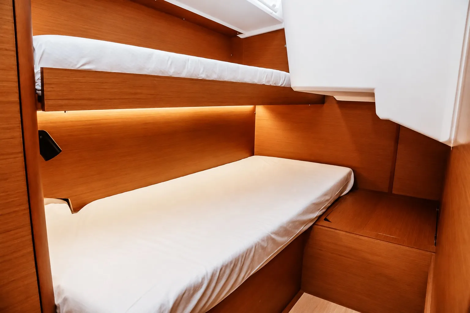 Sun Loft 47 Chandra — Yachtfoto 3