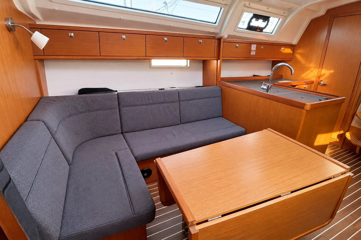 Bavaria 37 Francesca — Yachtfoto 3