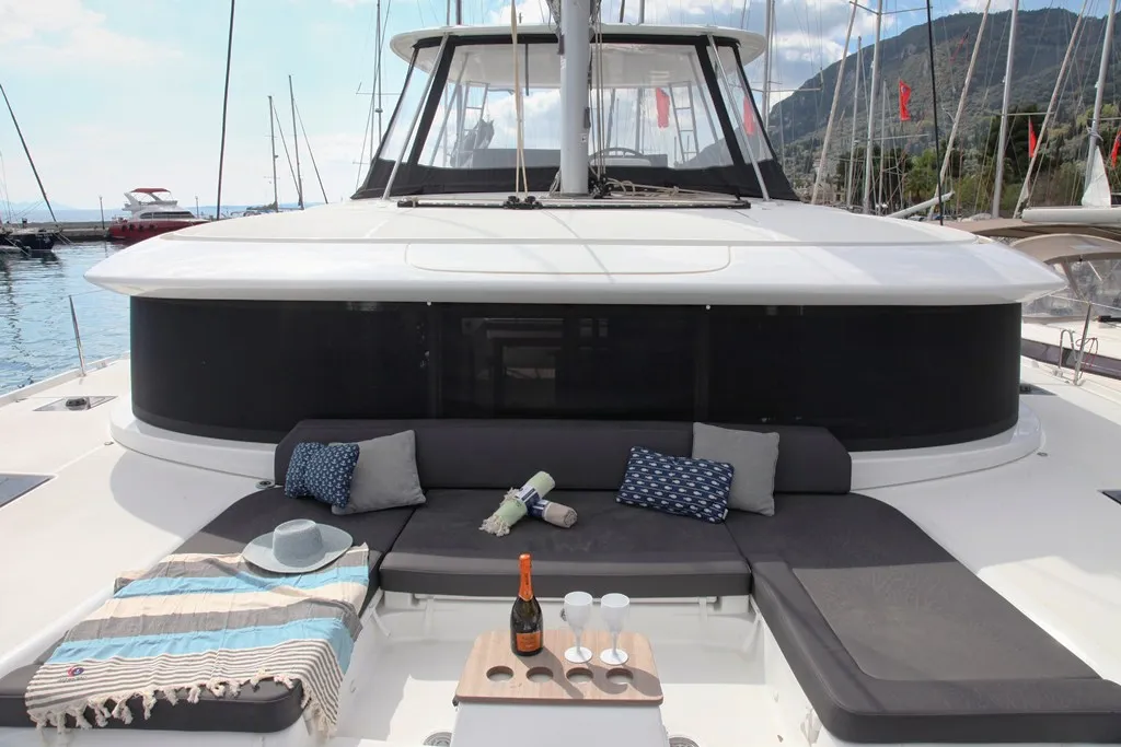 Lagoon 46 IRIS — jahtikuva 2