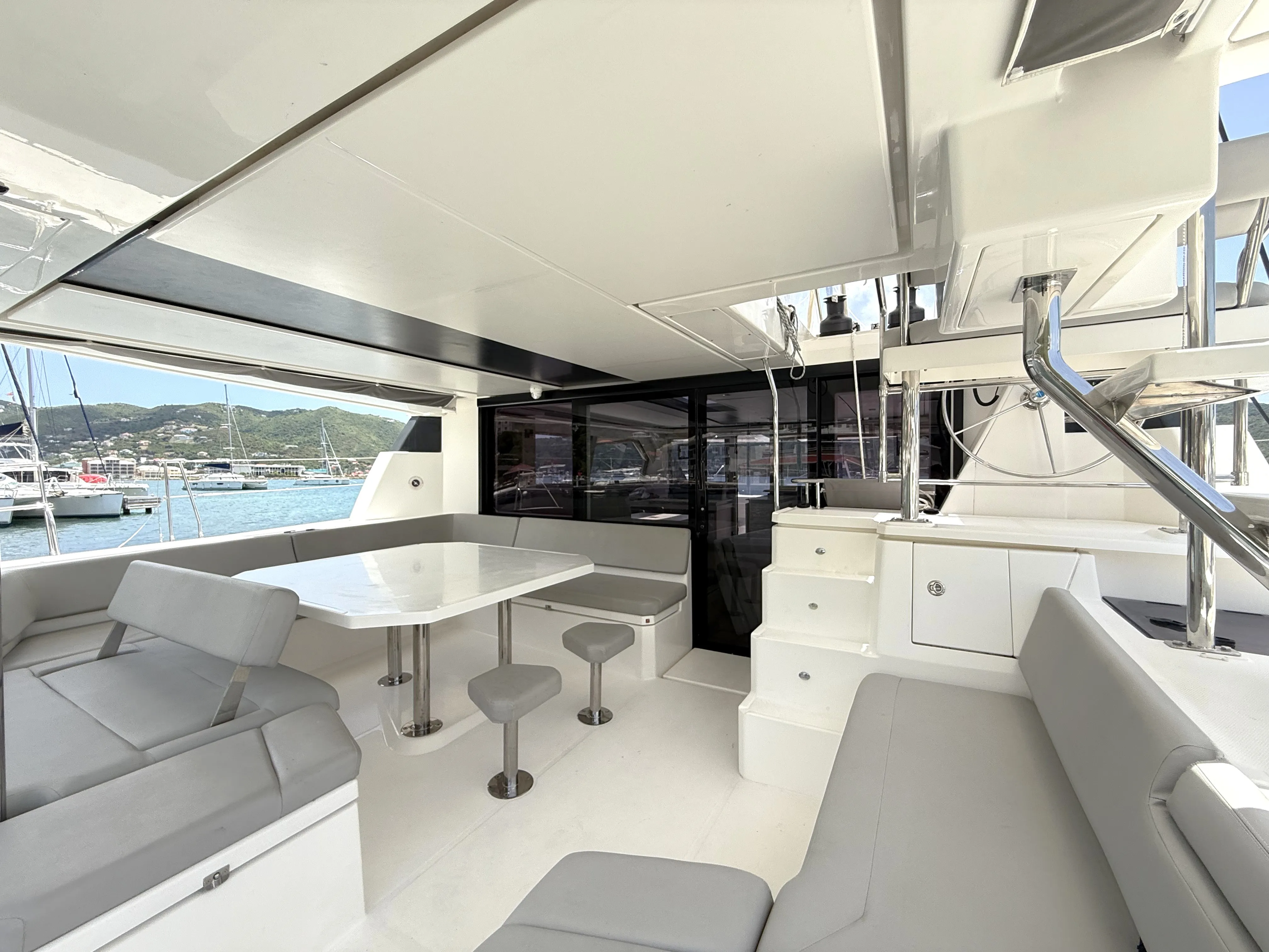 Moorings 5000 Diamond Girl — fotografia jachty 7