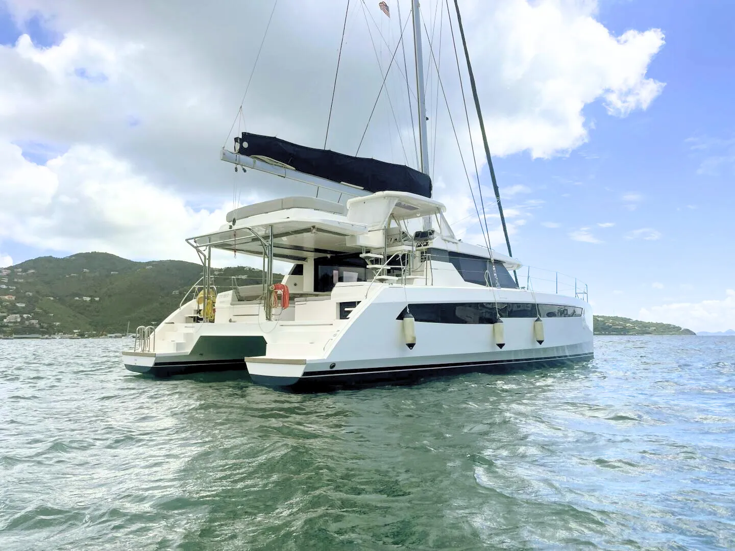 Moorings 5000 Diamond Girl — fotografia jachty 1