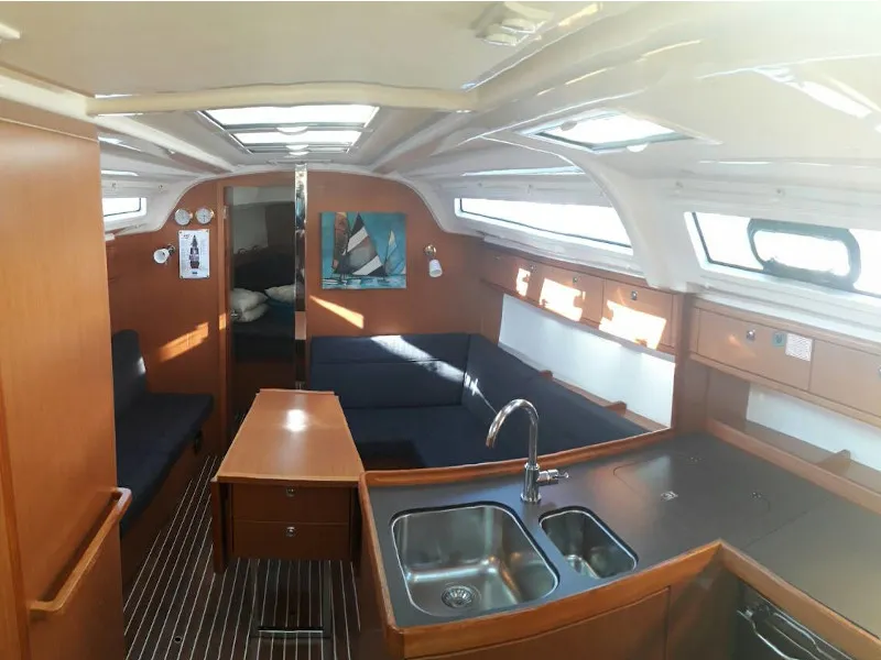 Bavaria Cruiser 37 John K — foto dello yacht n. 4