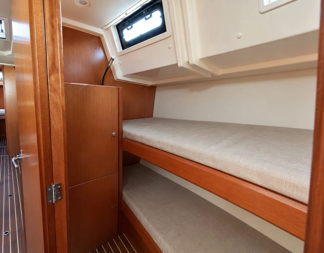 Bavaria 45 Aurora — Yachtfoto 3
