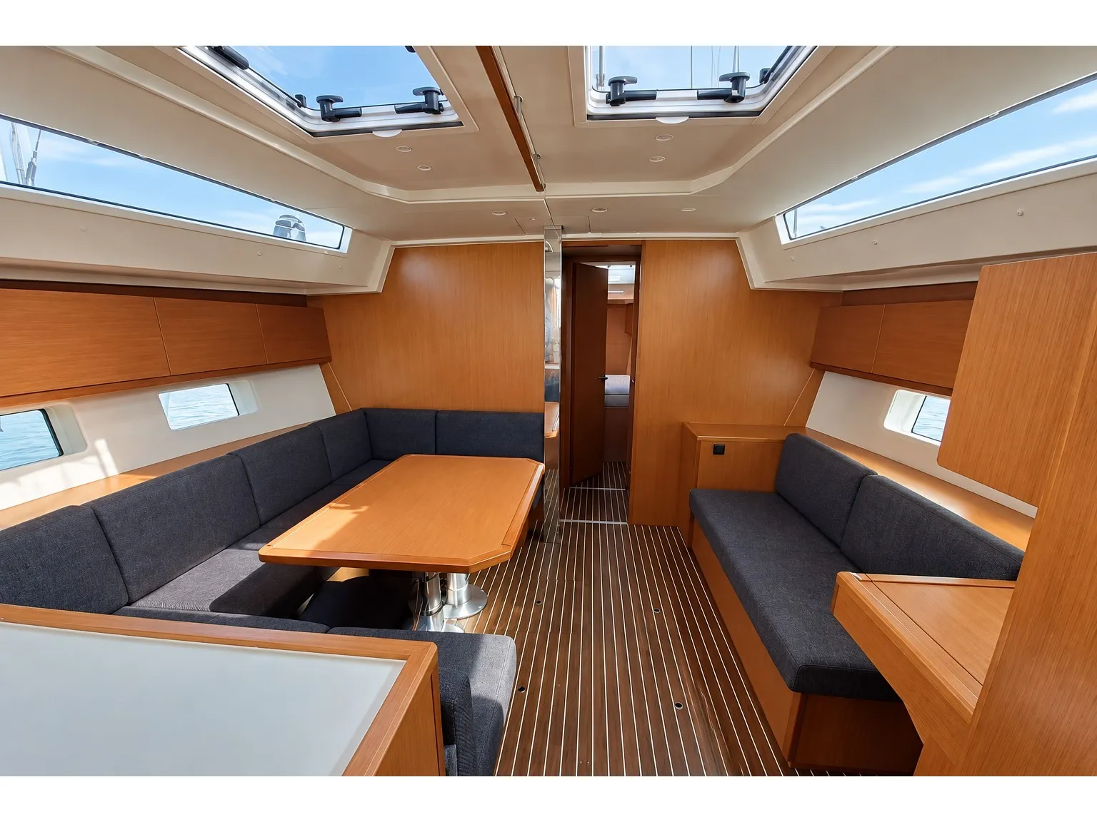 Bavaria 45 Aurora — Yachtfoto 7
