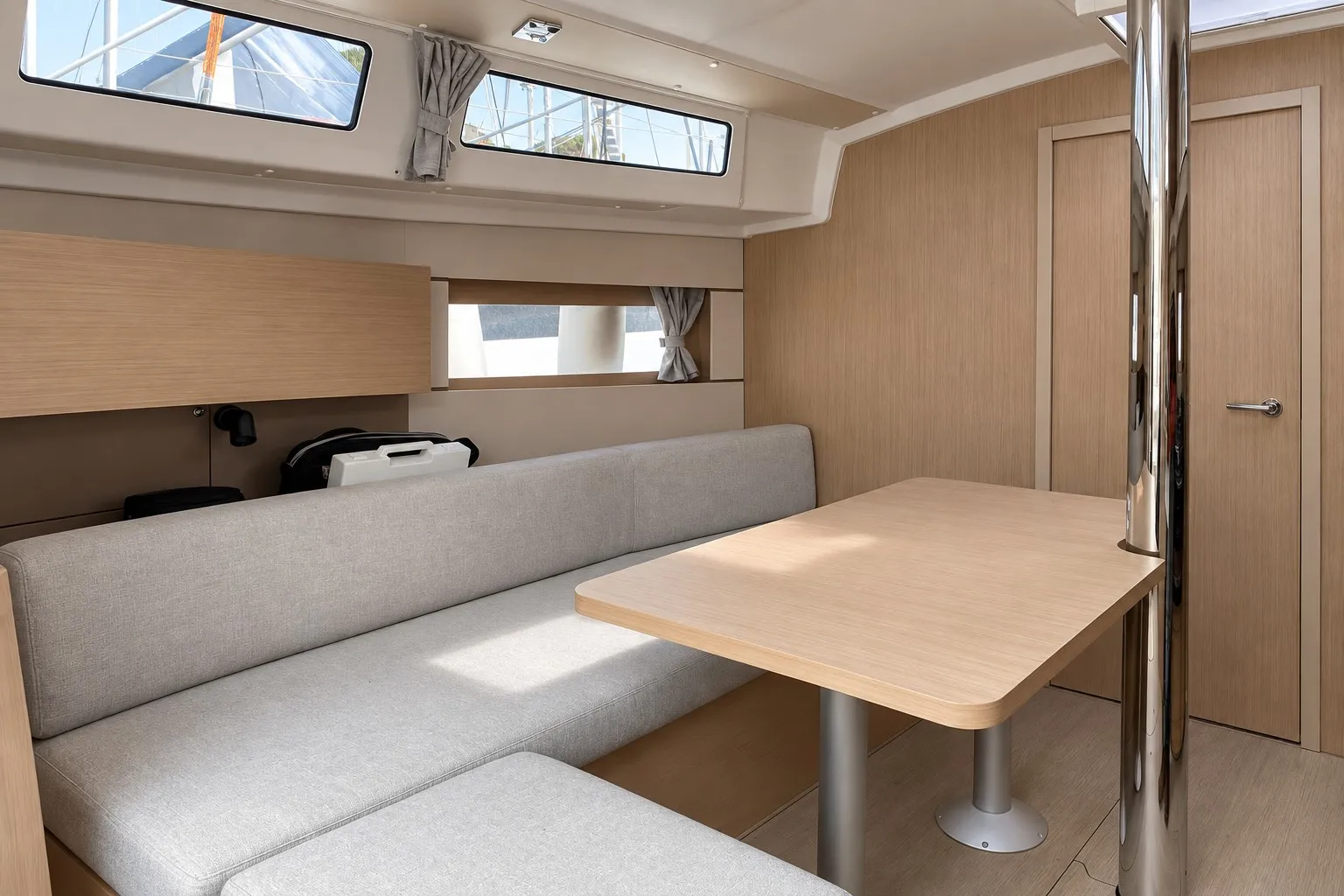 Oceanis 38.1 Sea Wolf — Yachtfoto 3