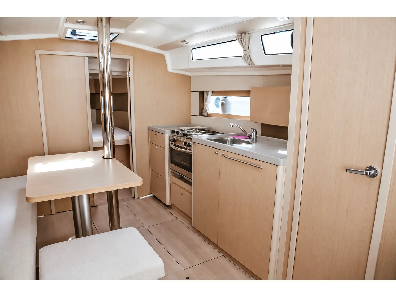 Oceanis 38.1 Sea Wolf — Yachtfoto 5