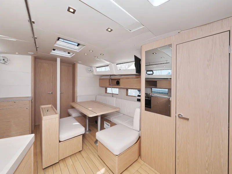 Oceanis 46.1 MR. WHITE — фотография яхты 32