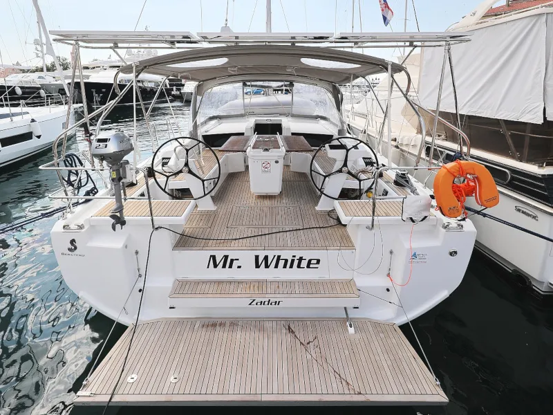 Oceanis 46.1 MR. WHITE — фотография яхты 35