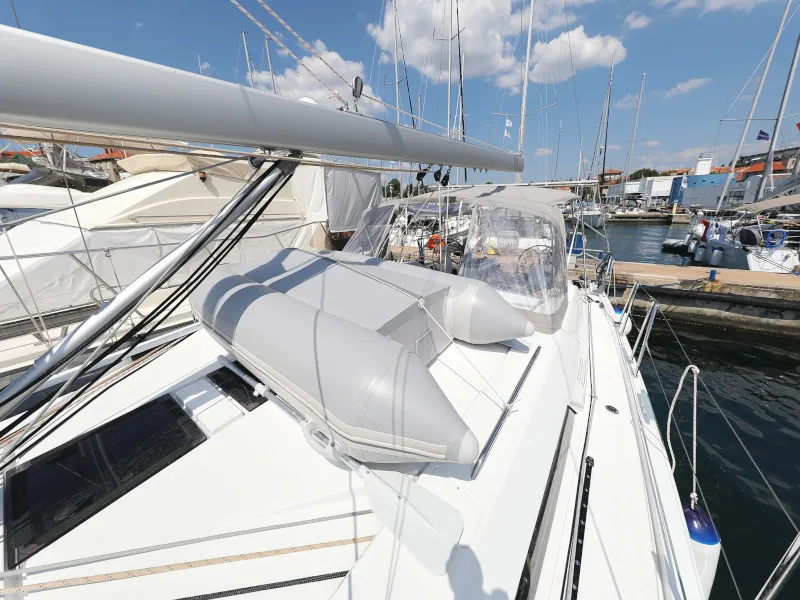 Oceanis 46.1 MR. WHITE — фотография яхты 10